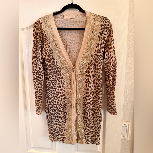 Chic Leopard Print Cardigan with Lace Trim - Picture 1 of 3